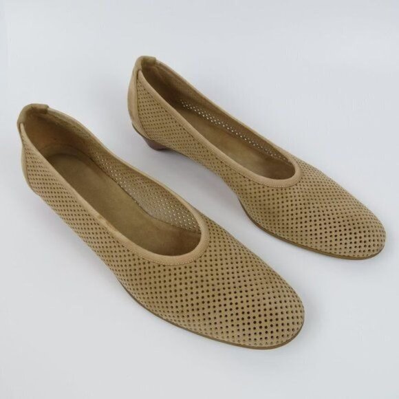 STUART WEITZMAN Women's Tan Perforated Round Toe Low Heels Size 10 - Picture 3 of 10